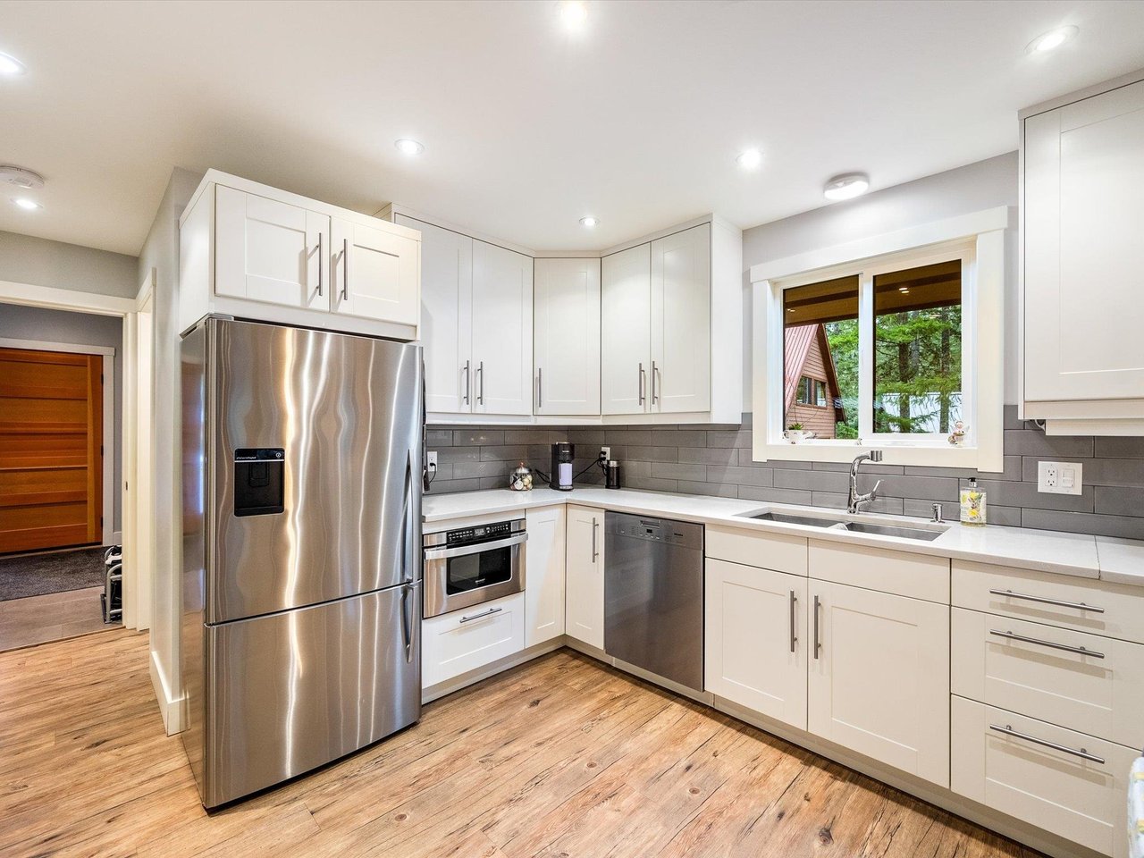 4 Ridge Dr