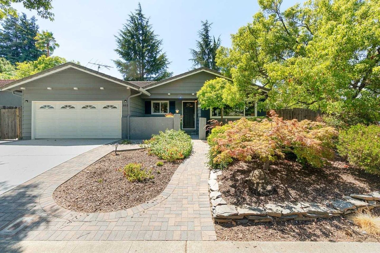 883 Roble DR