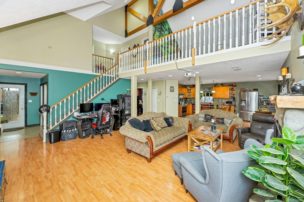 2726 Otter Point Rd