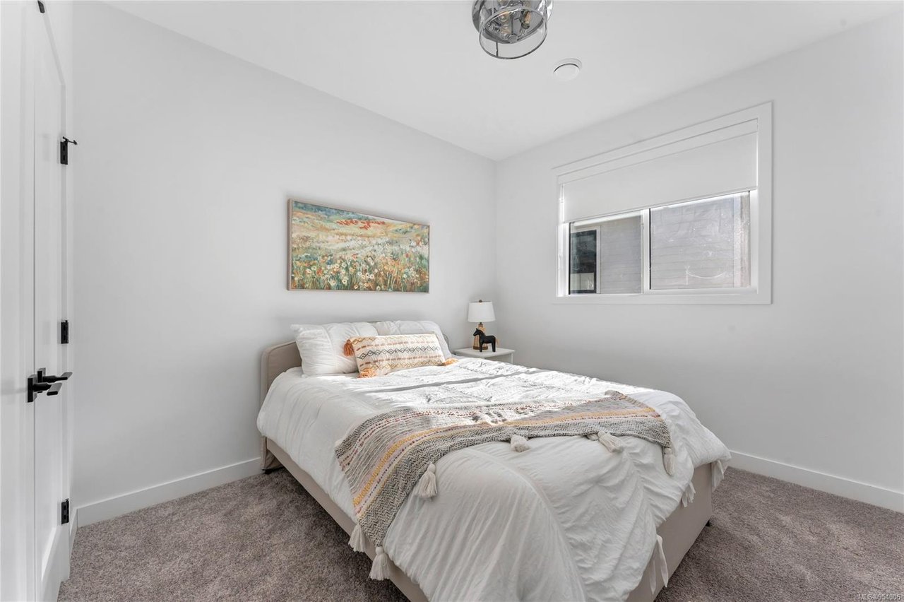 7059 E Saanich Rd