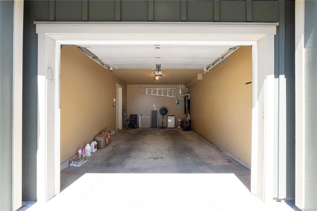 102-2920 Phipps Rd, Langford