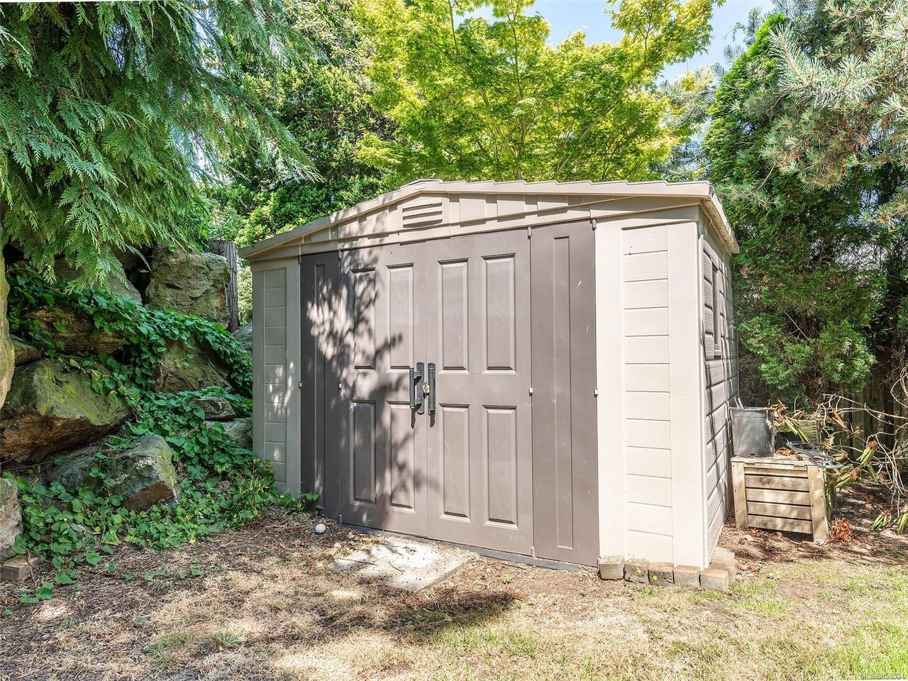 1238 Garry Oak Pl