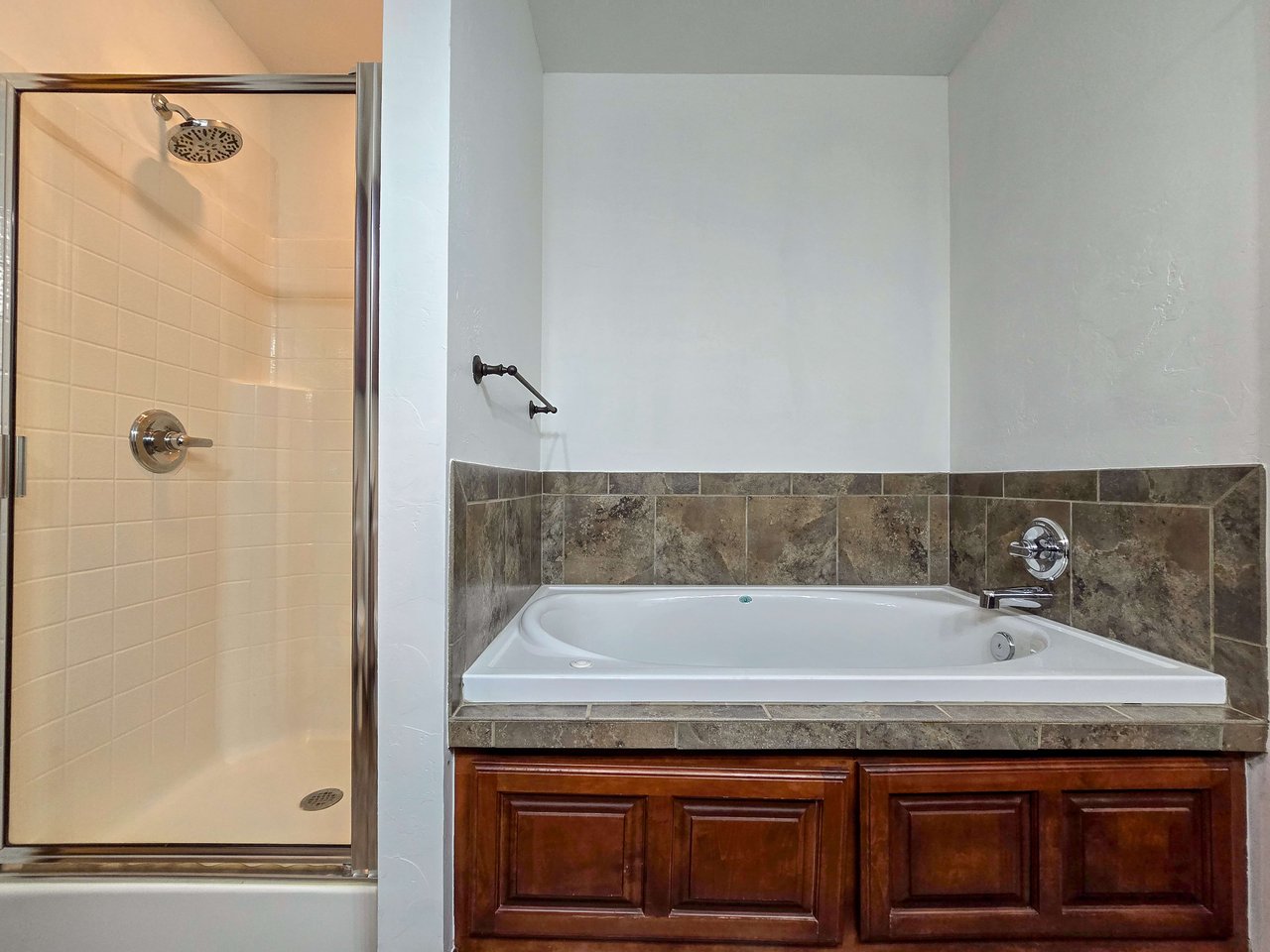 1211 Orchard Dr