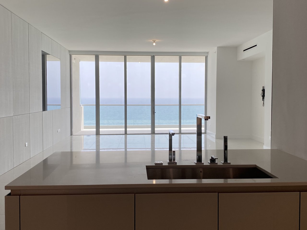 Turnberry Ocean Club | Residence 1103 for Lease in New Tower