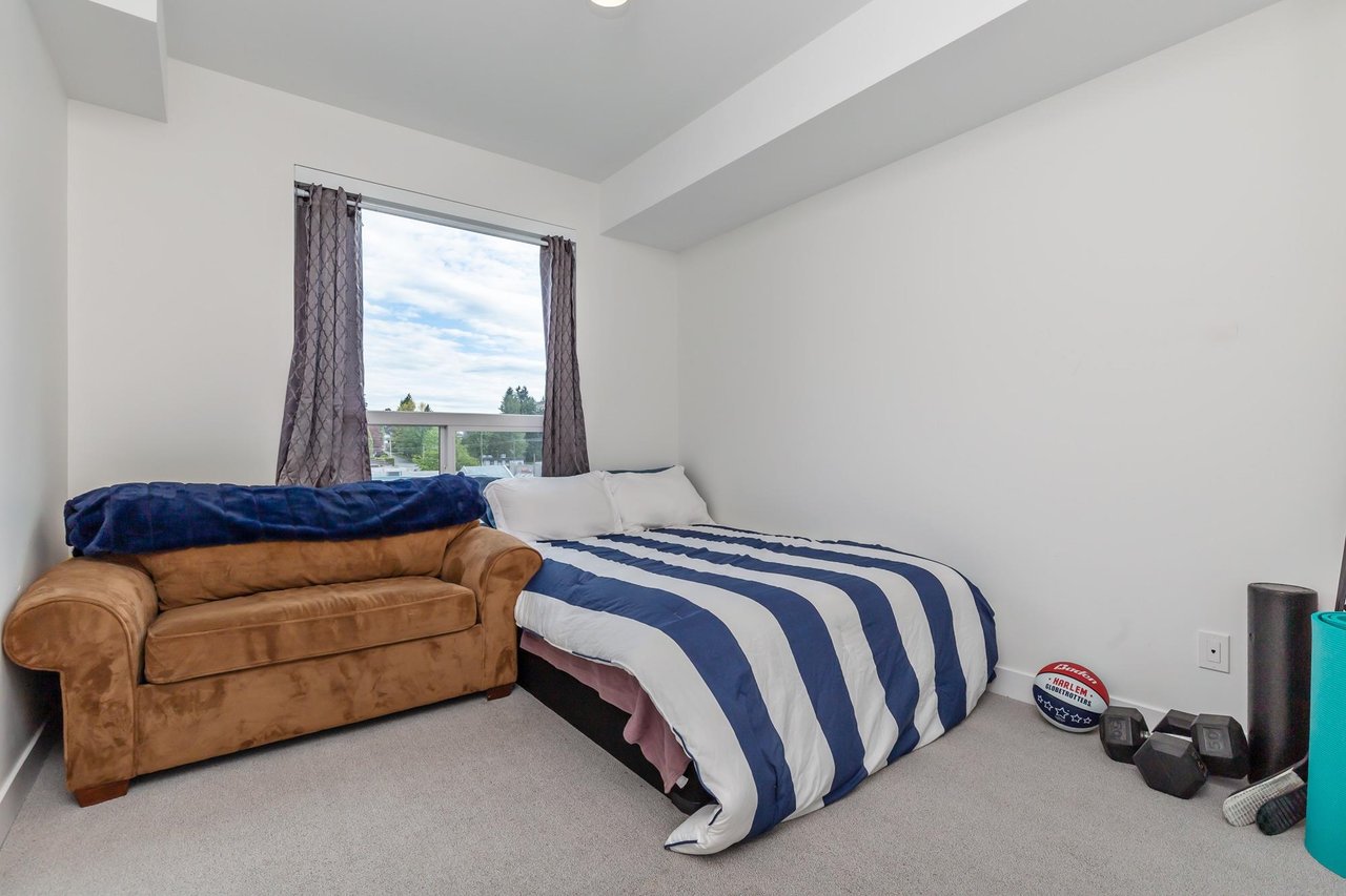 413-2493 Montrose Ave