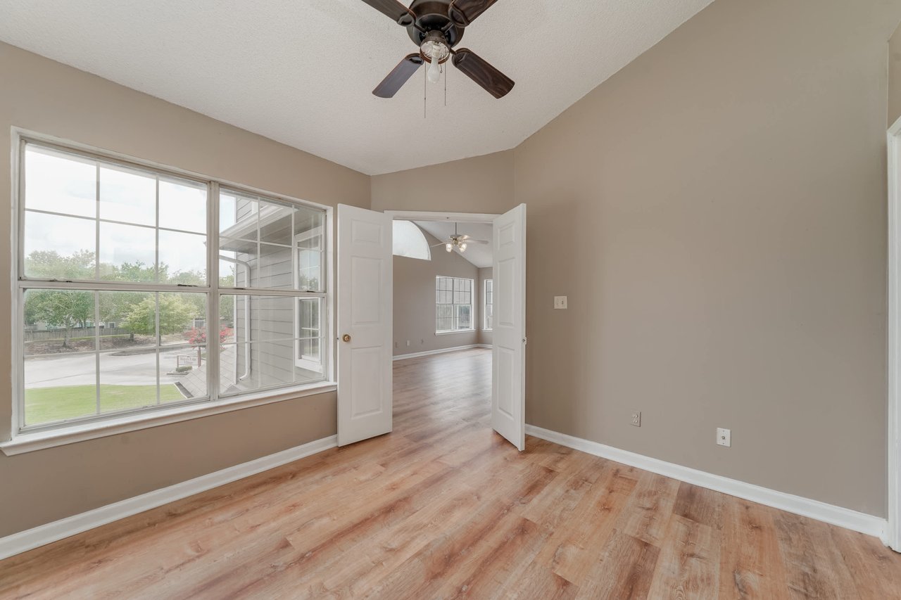 2 bedroom Condo in Madison City!!! Madison Towne Centre Community!