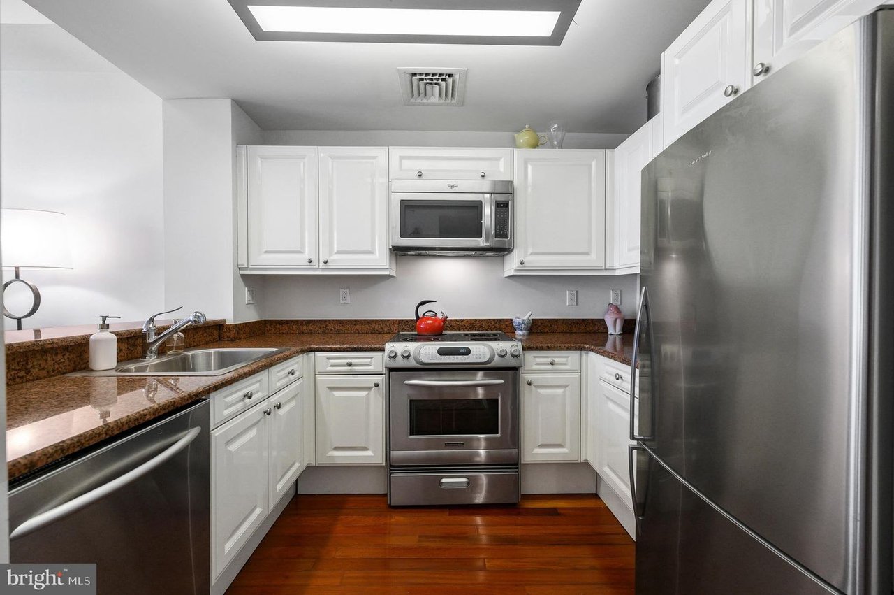 1500 Chestnut St, #6G