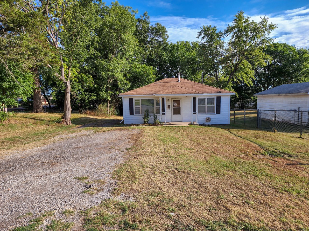 617 W Maple St.