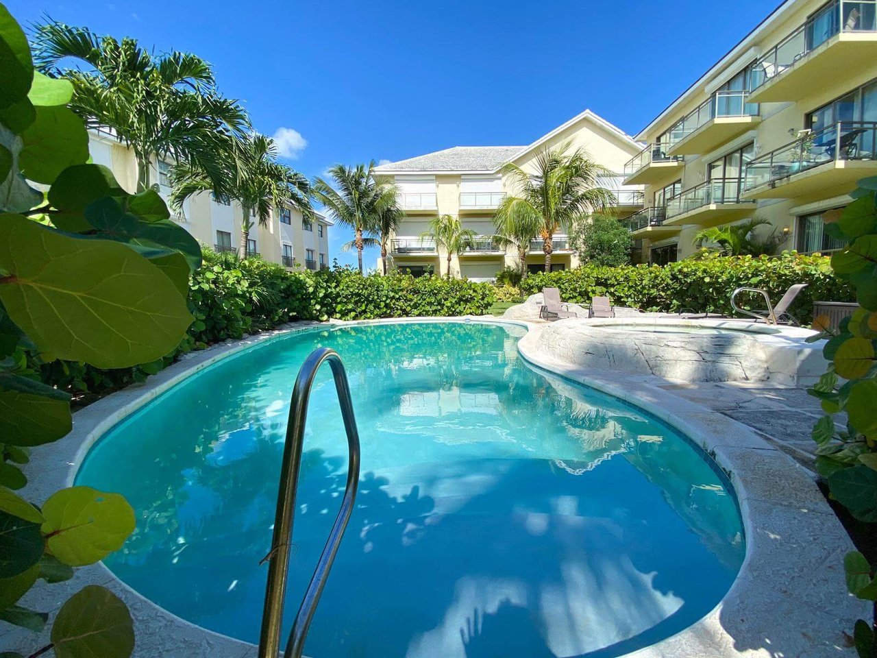 303 Columbus Cove 