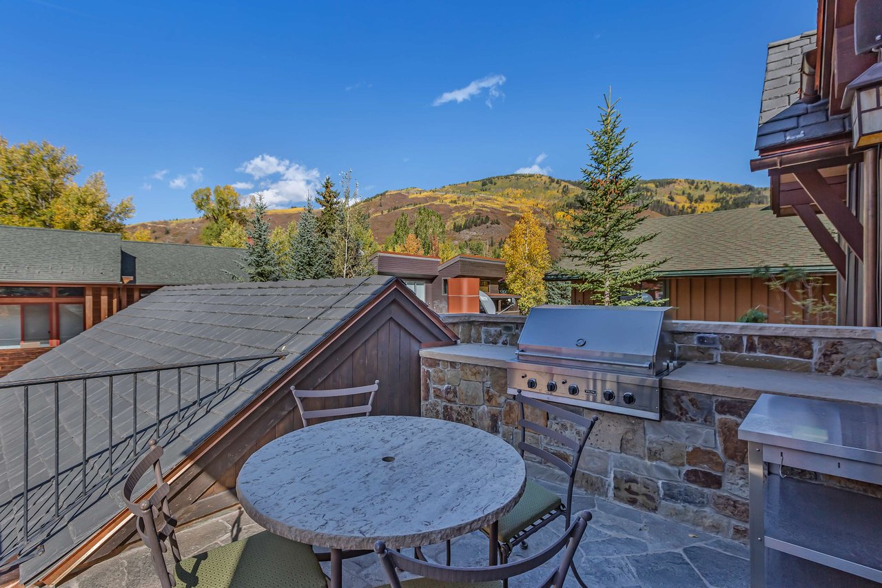 Magnificent and Timeless Mountain Home in Aspen 