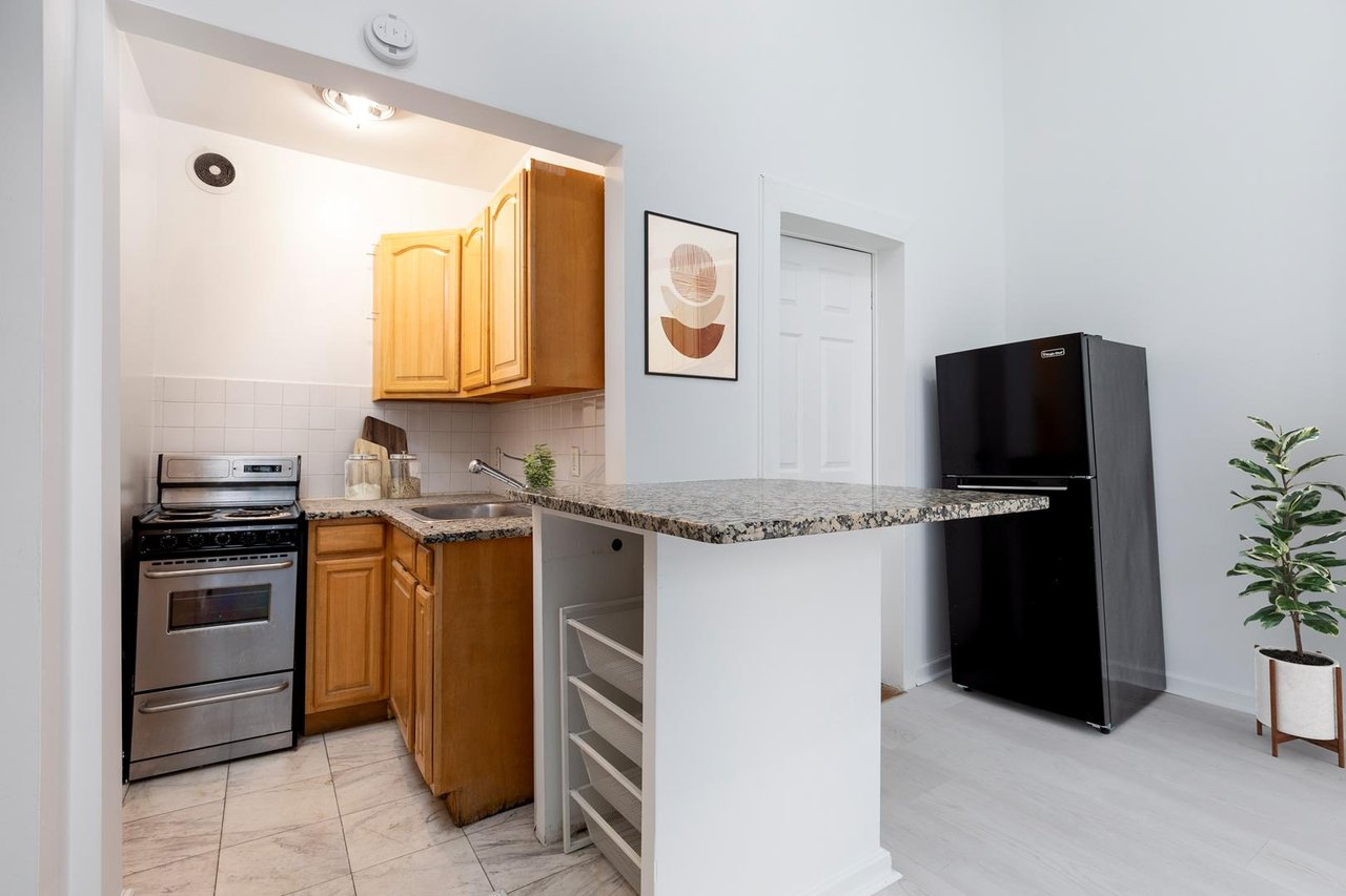 336 West 46th Street, Apt 2-R