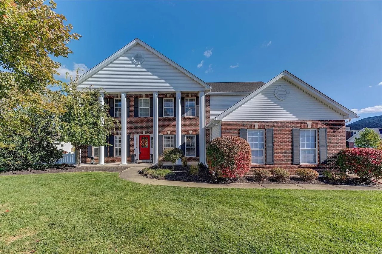 217 Strathmoor Way