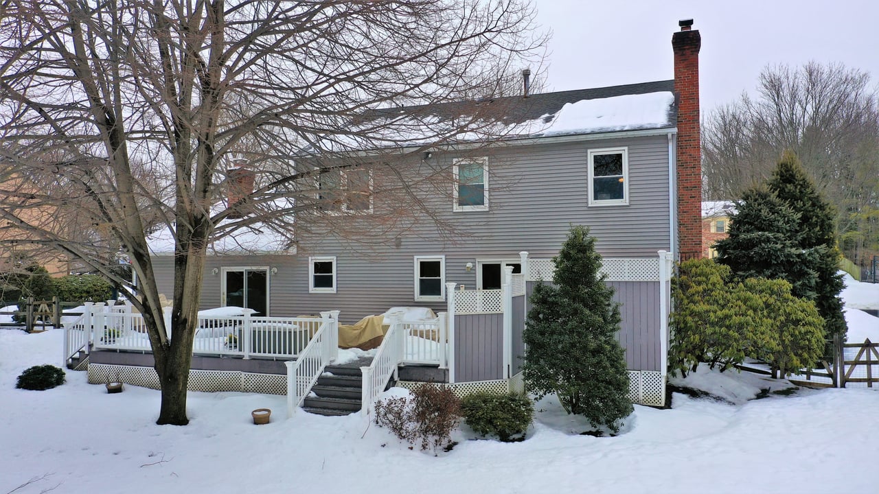 32 LAWRENCIA DR