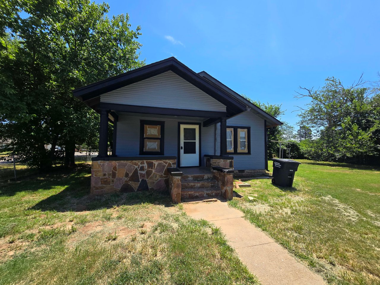 617 N Bonita