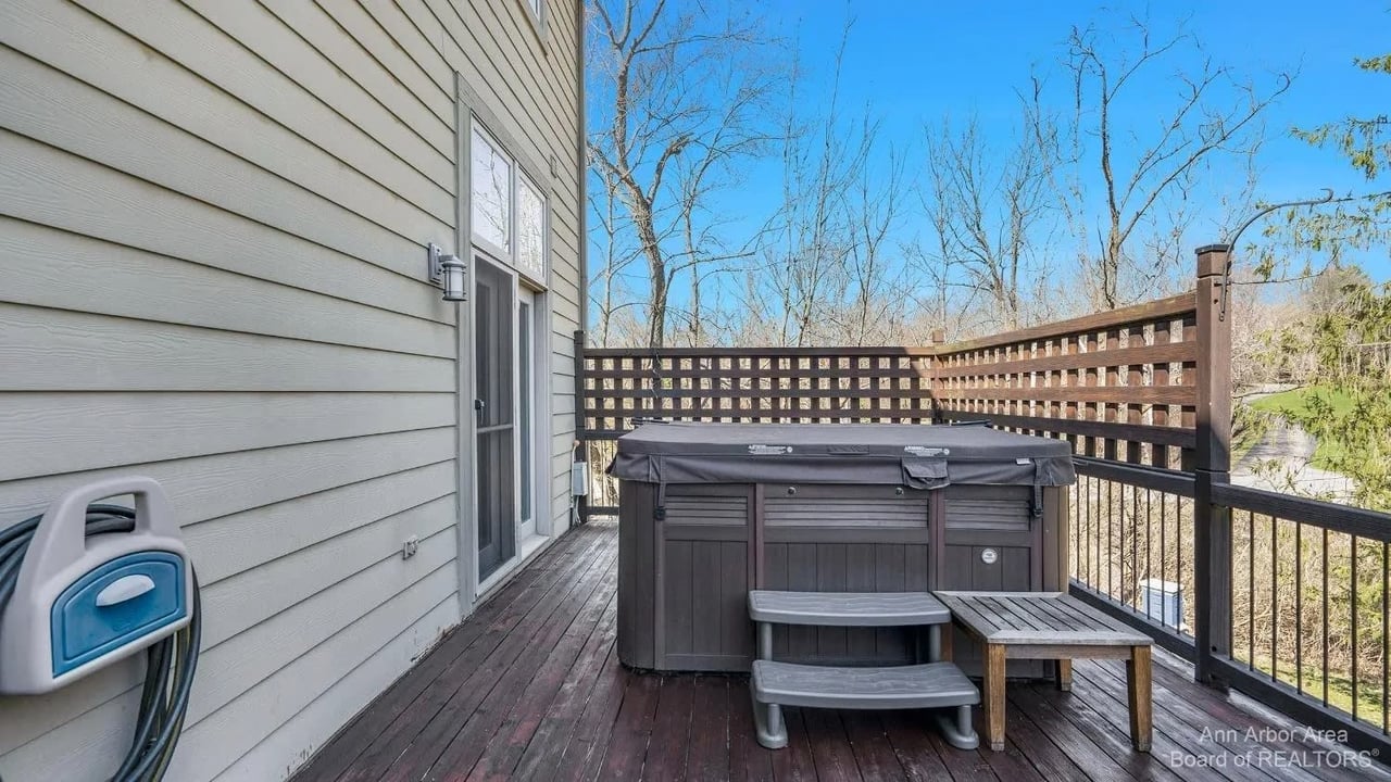 2566 Thornapple Drive, Ann Arbor, MI 48103