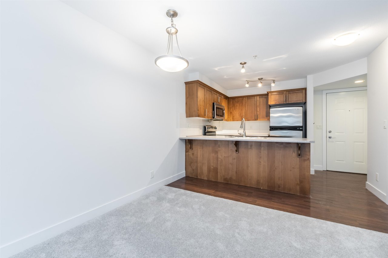 202-9422 Victor St