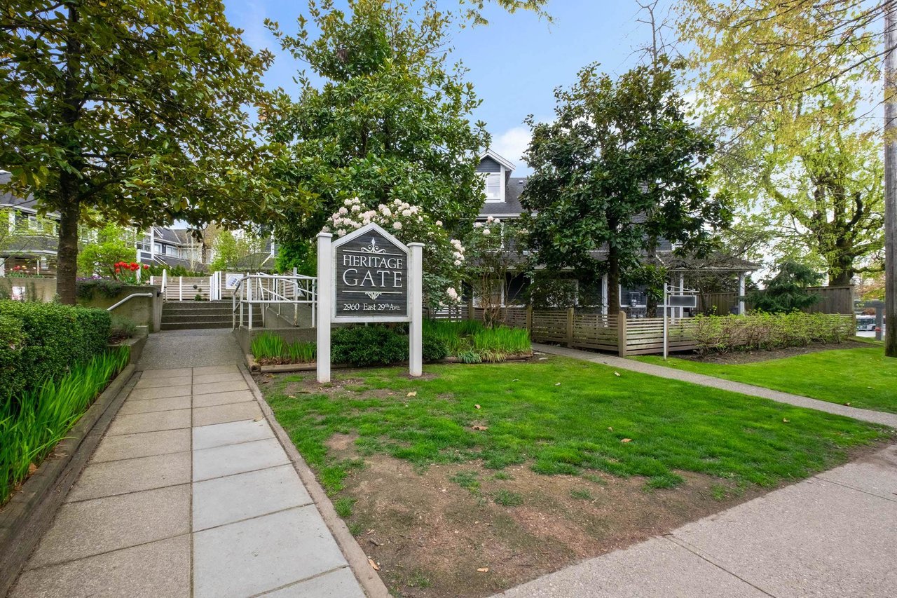 206-2960 E 29th Ave