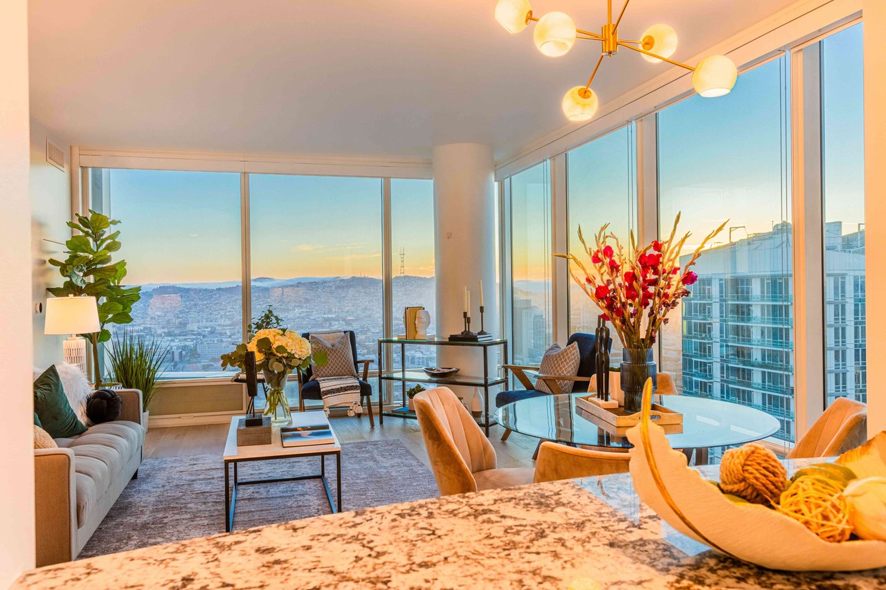 425 1st Street Unit: 4306