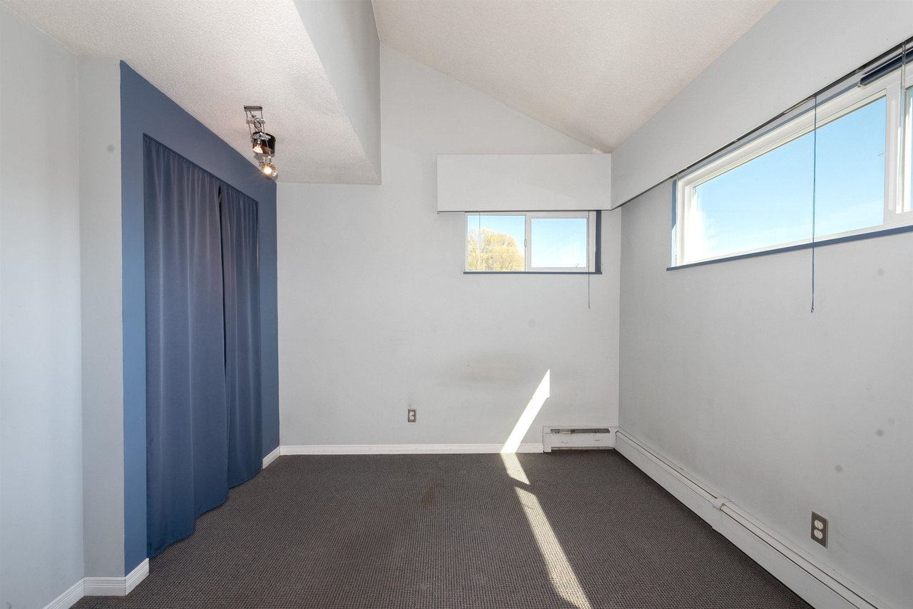 PH12-2125 York Ave