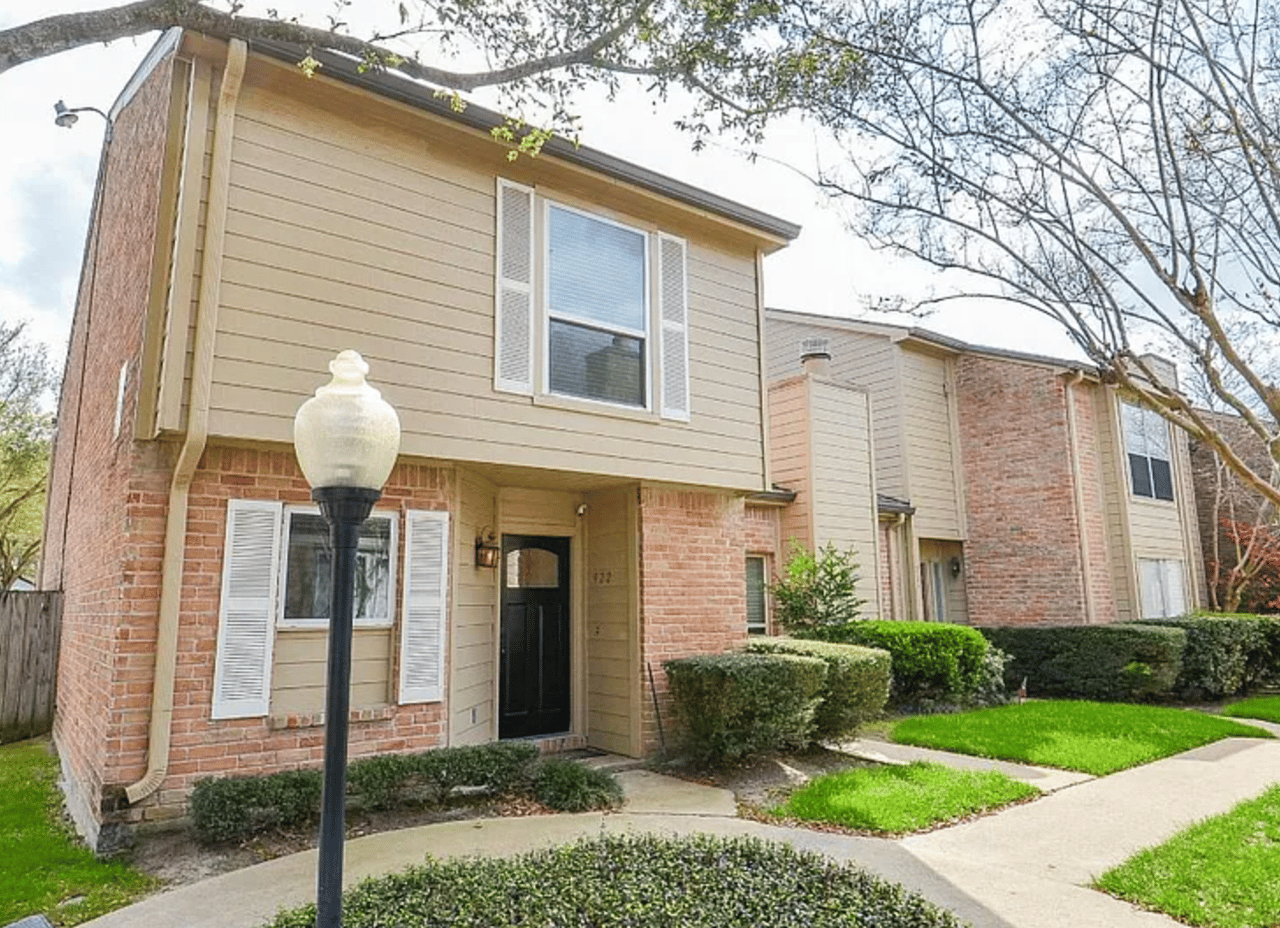 922 Memorial Village Dr