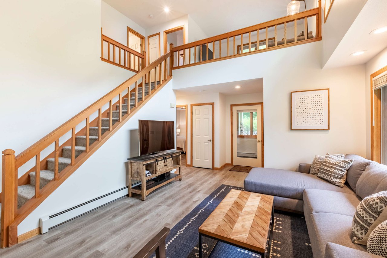 4 bedroom + Loft Forest Ridge Town Home for Ski Season