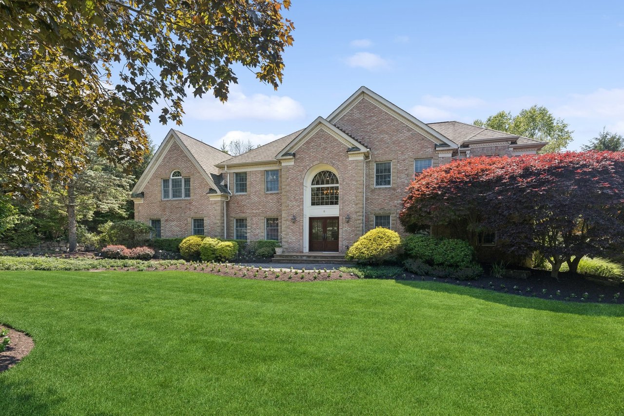 6 Mettowee Farms Court, Upper Saddle River, NJ 07458