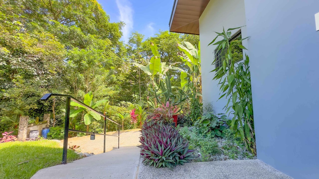 Charming Home in the Heart of Playa Hermosa, Uvita