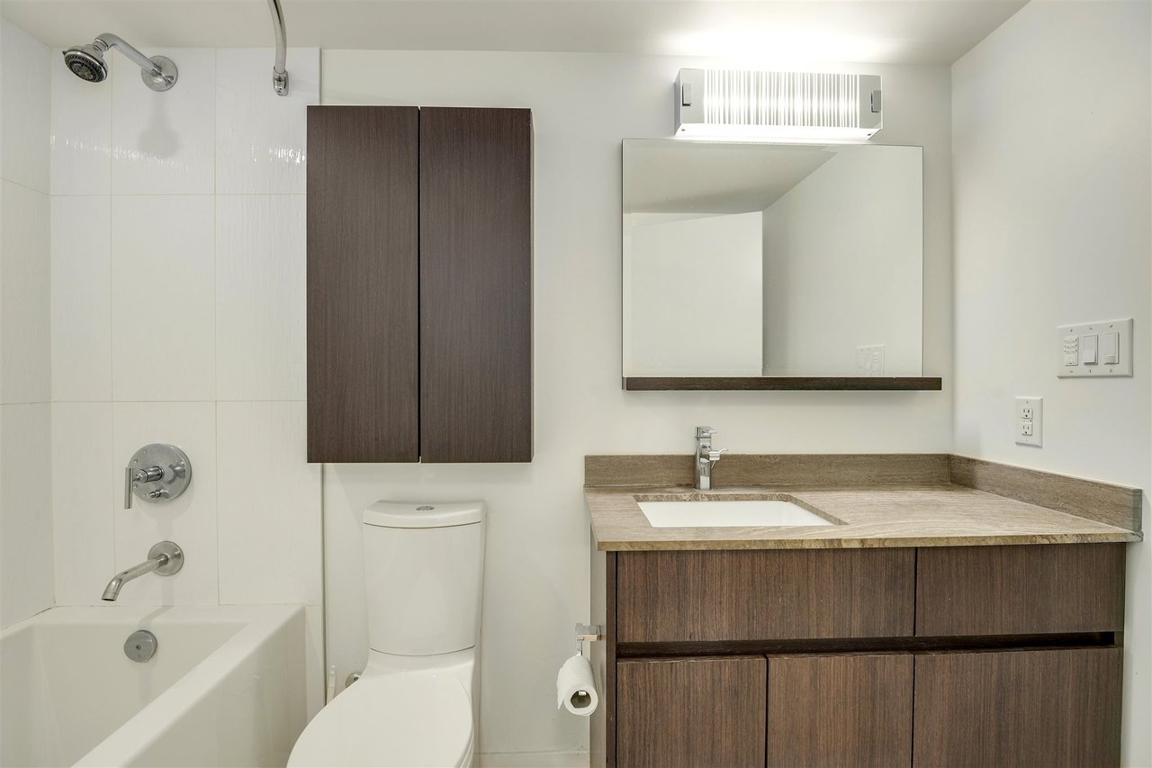 302-7988 Ackroyd Rd