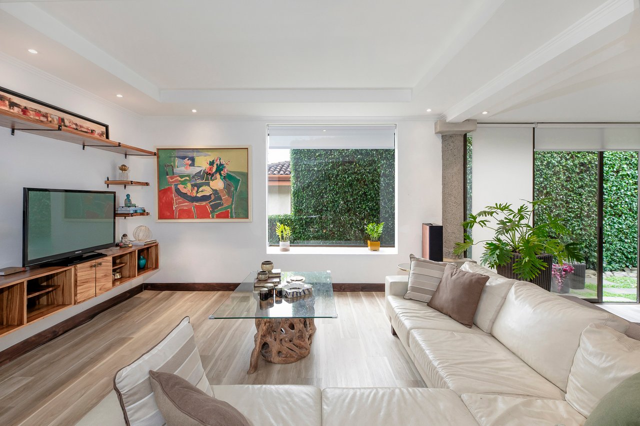 Remodeled Family Condo, Escazu, San Jose