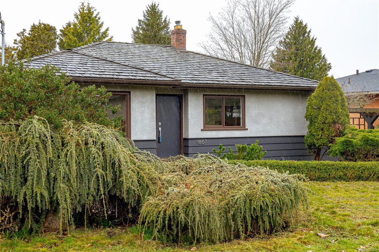 1867 Neil St, Saanich
