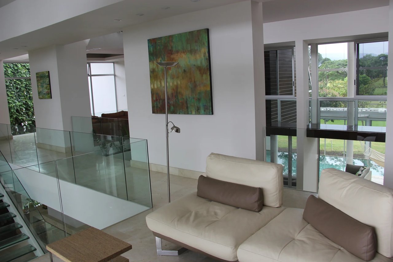Lakefront Smart Home with Pool, Santa Ana, San Jose