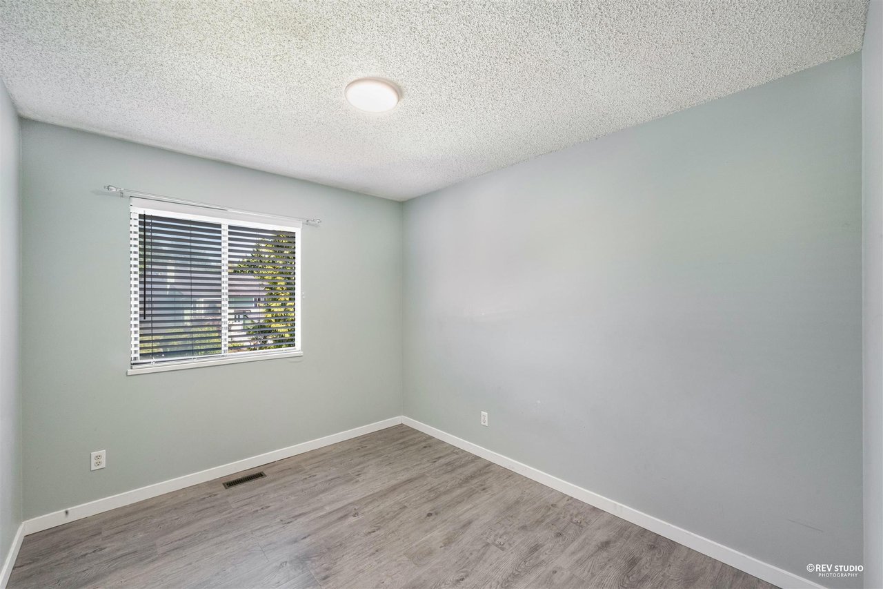 3162 Bute Cres