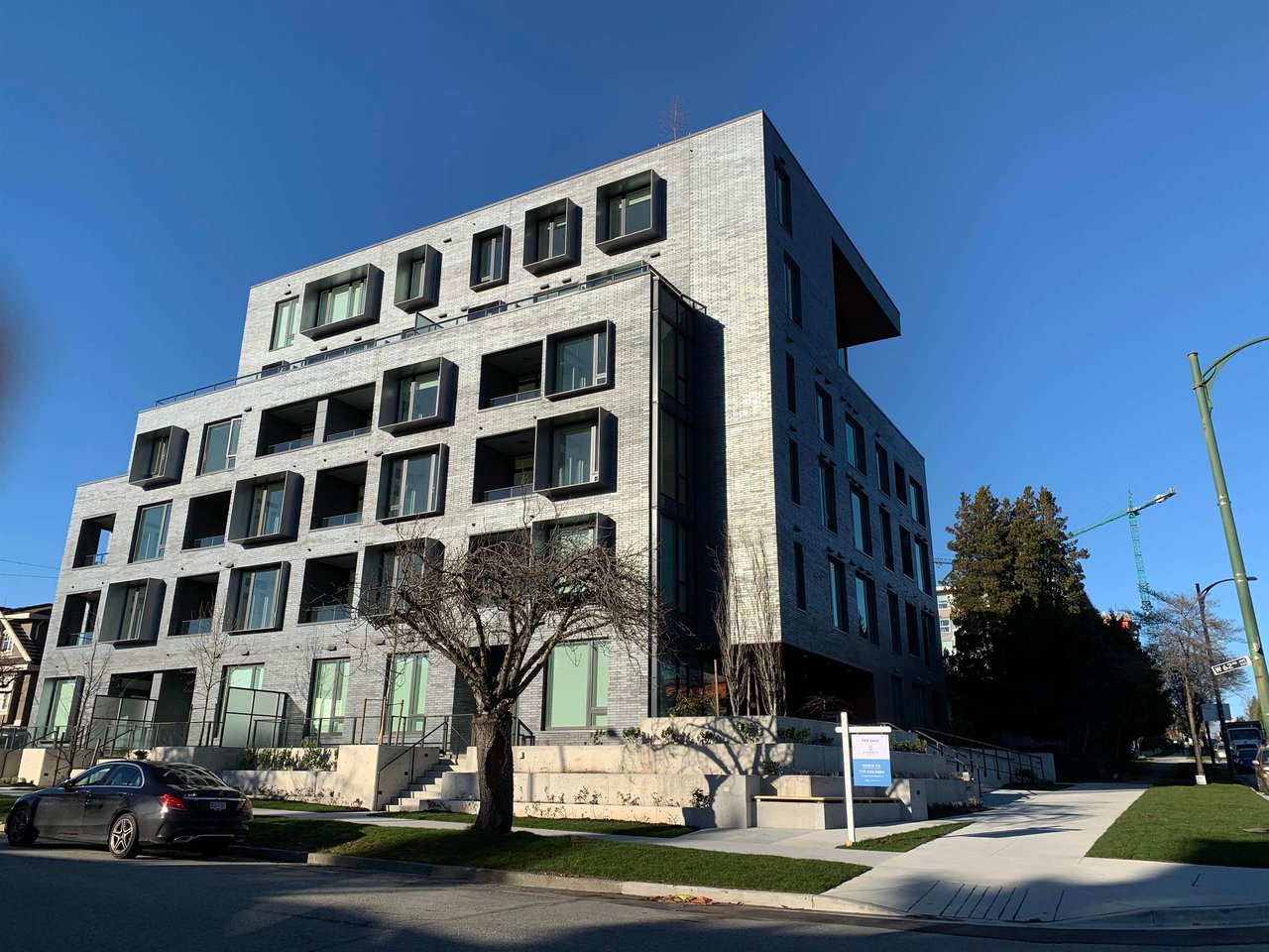 403-7777 Cambie St