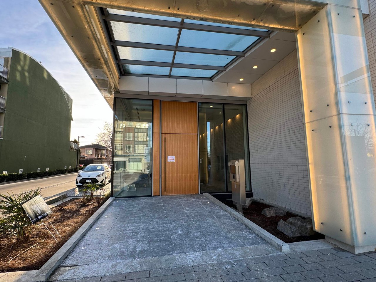 1607-2220 Kingsway, Vancouver