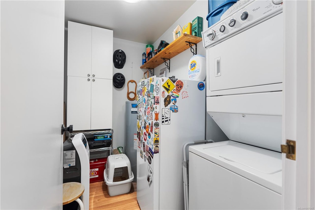 1005-1010 View St