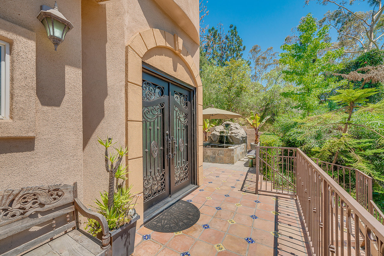 3130 Hollycrest Dr. 