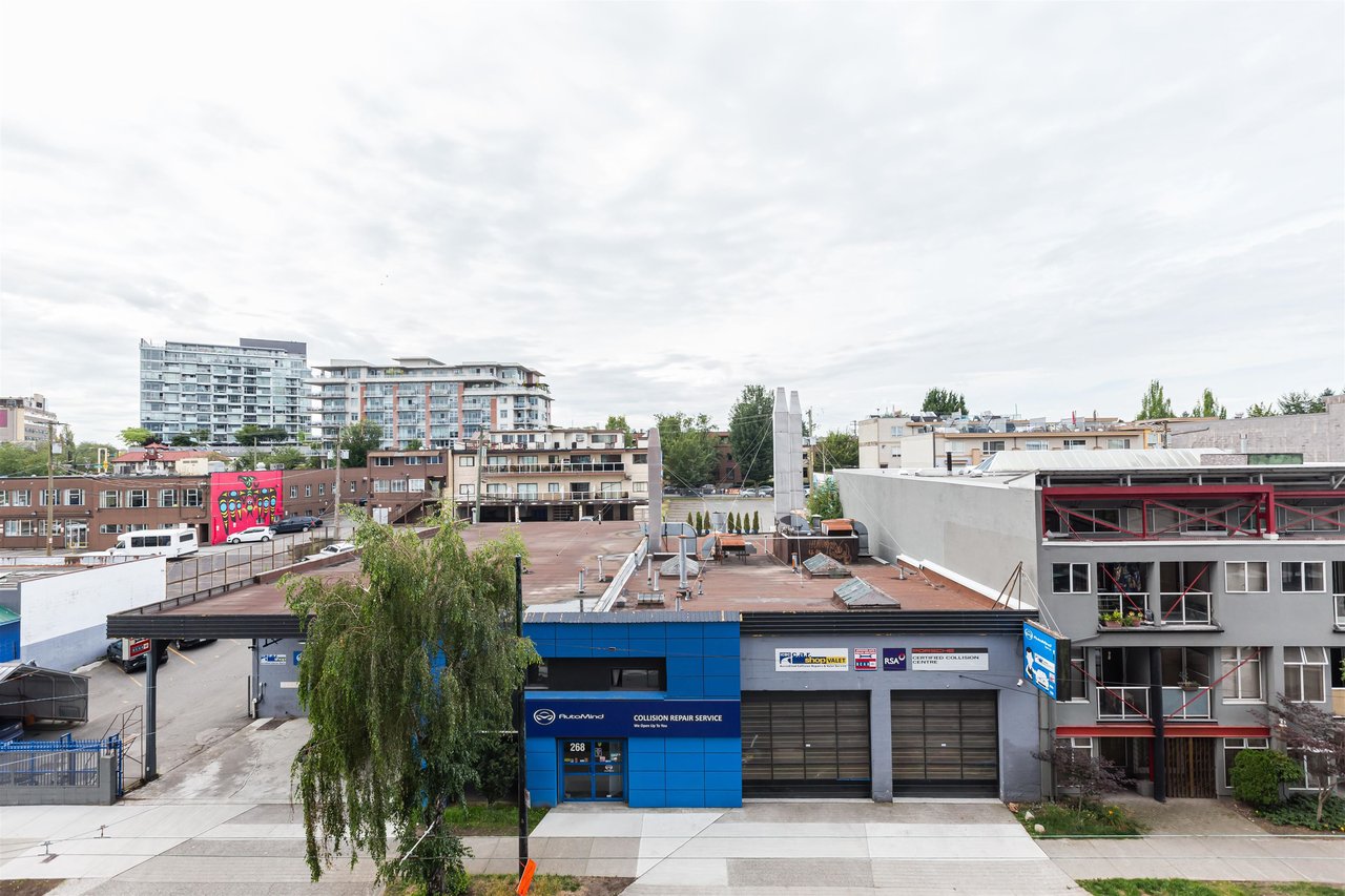 308-285 E 10th Ave