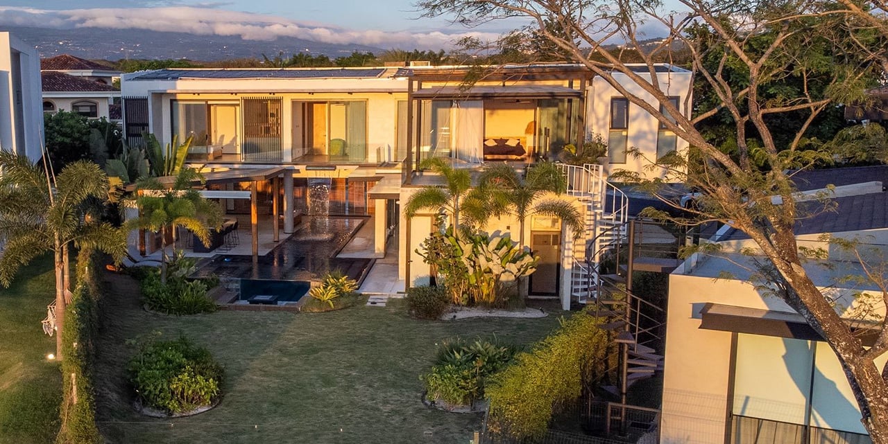 Contemporary Tropical Golf Estate, Santa Ana, San Jose