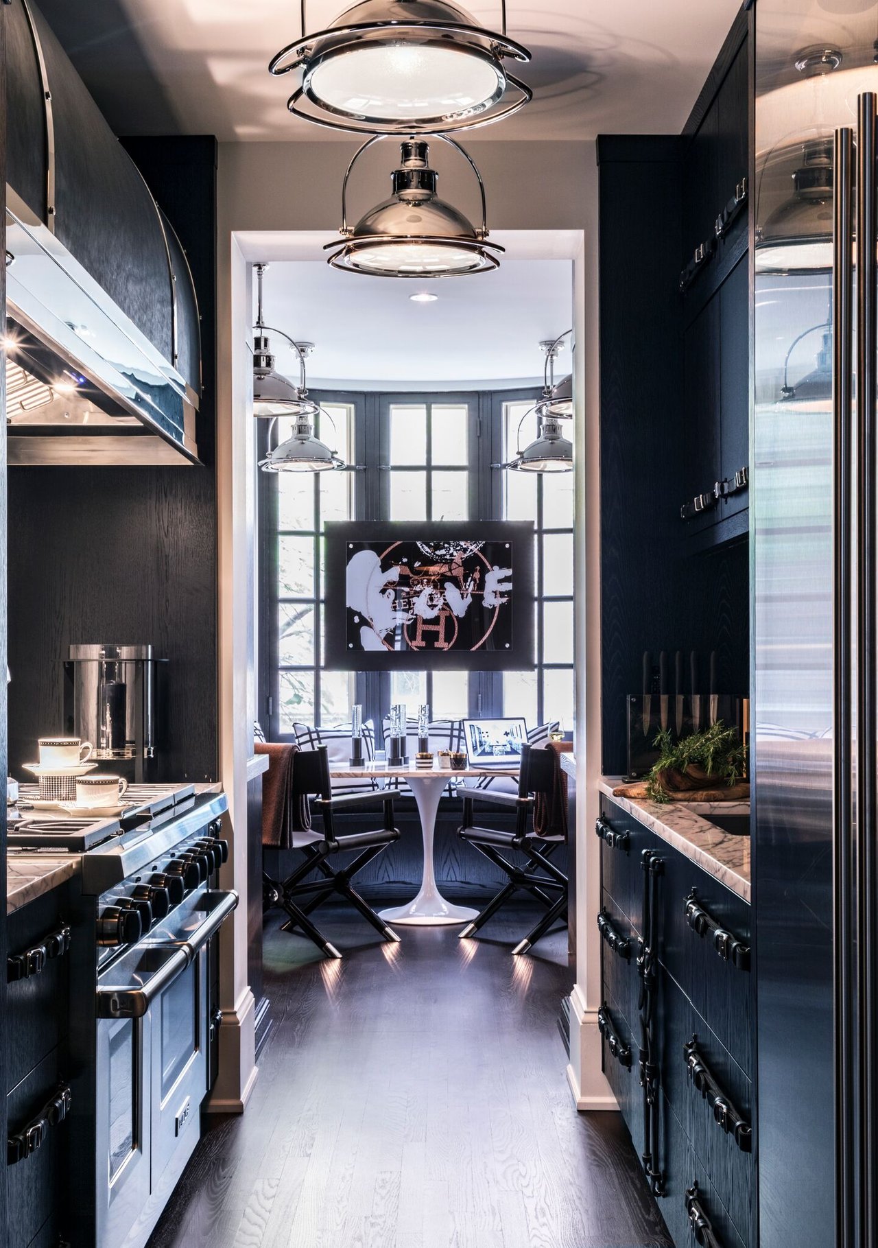 Romantic pied-à-terre in a vintage Gold Coast building 