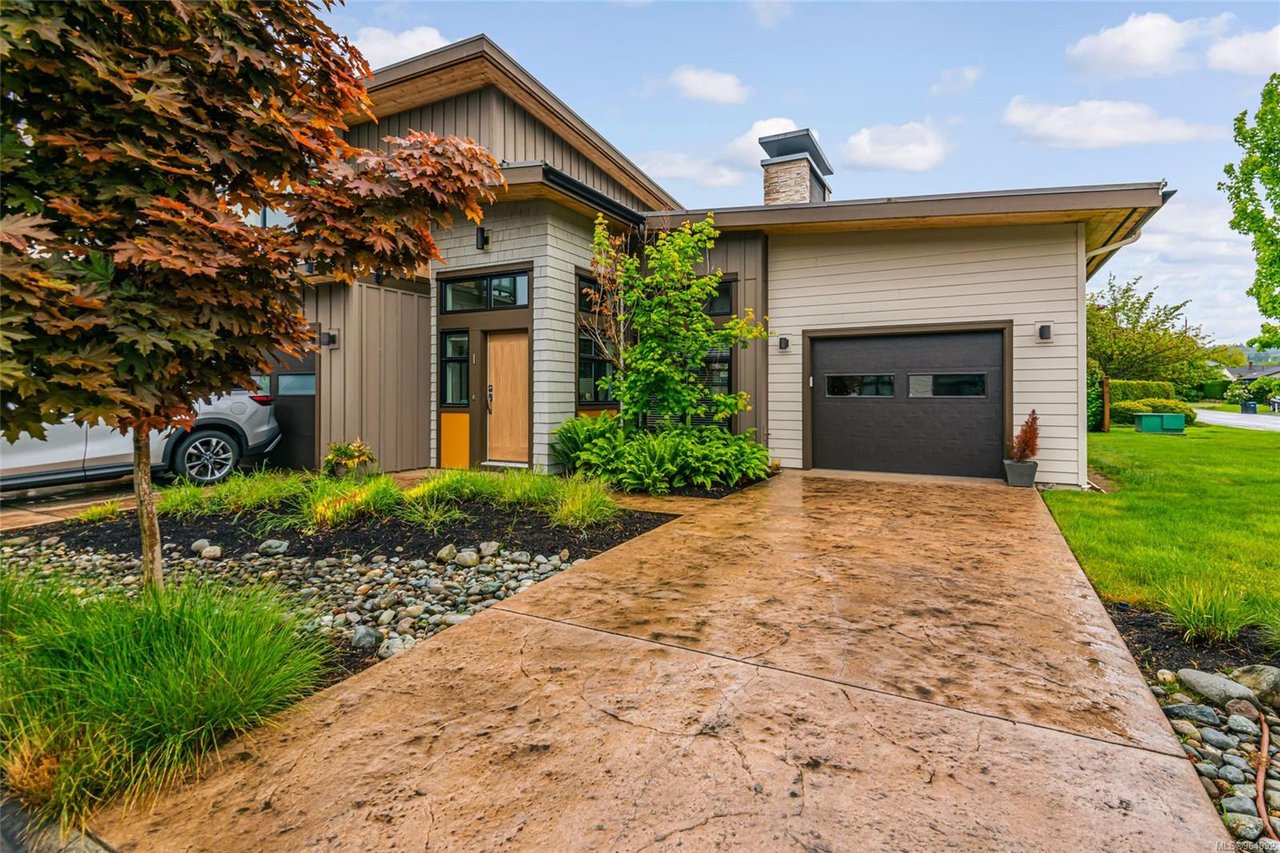 1-220 McVickers St