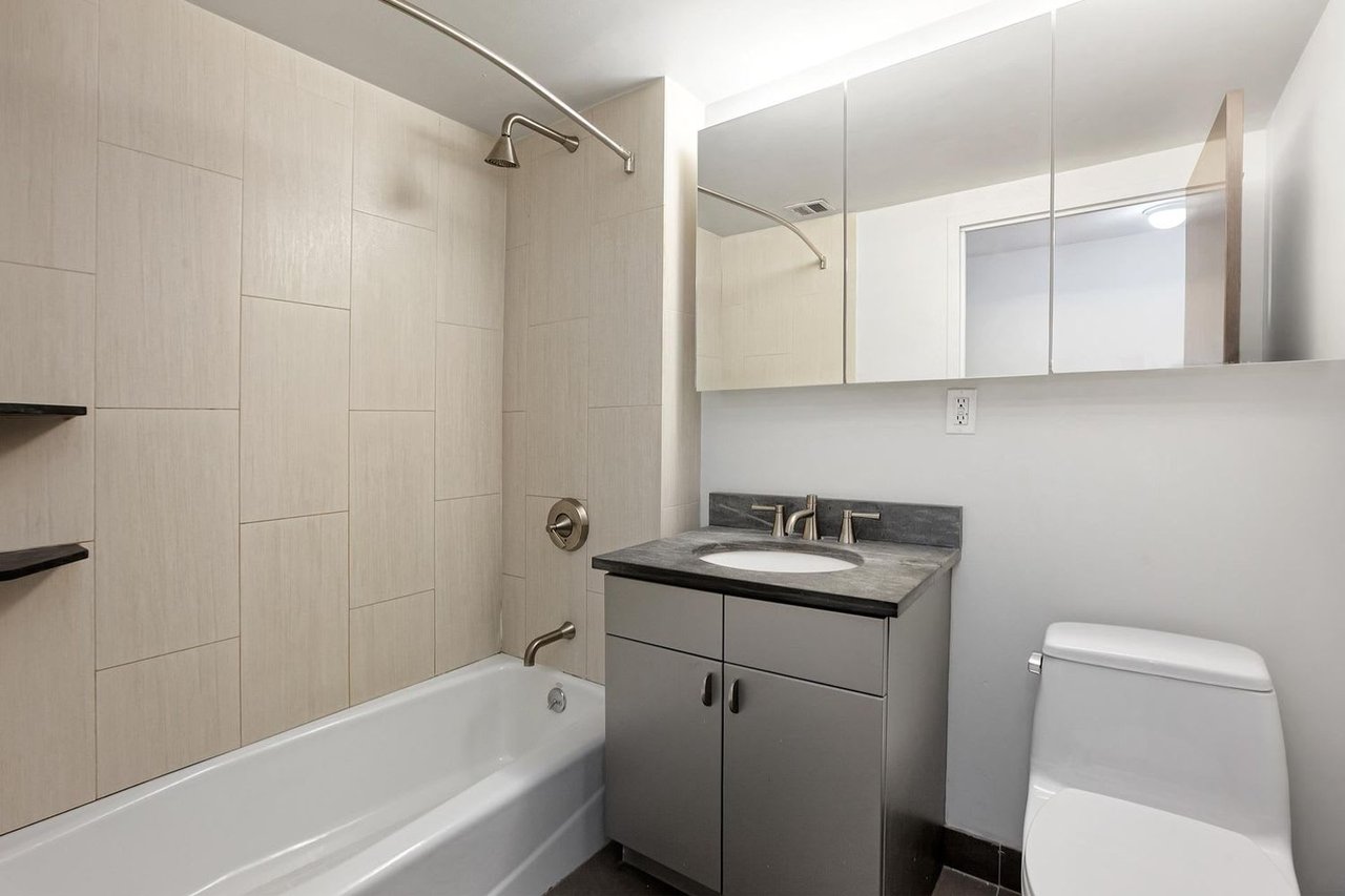 1810 3rd Ave Unit B2D