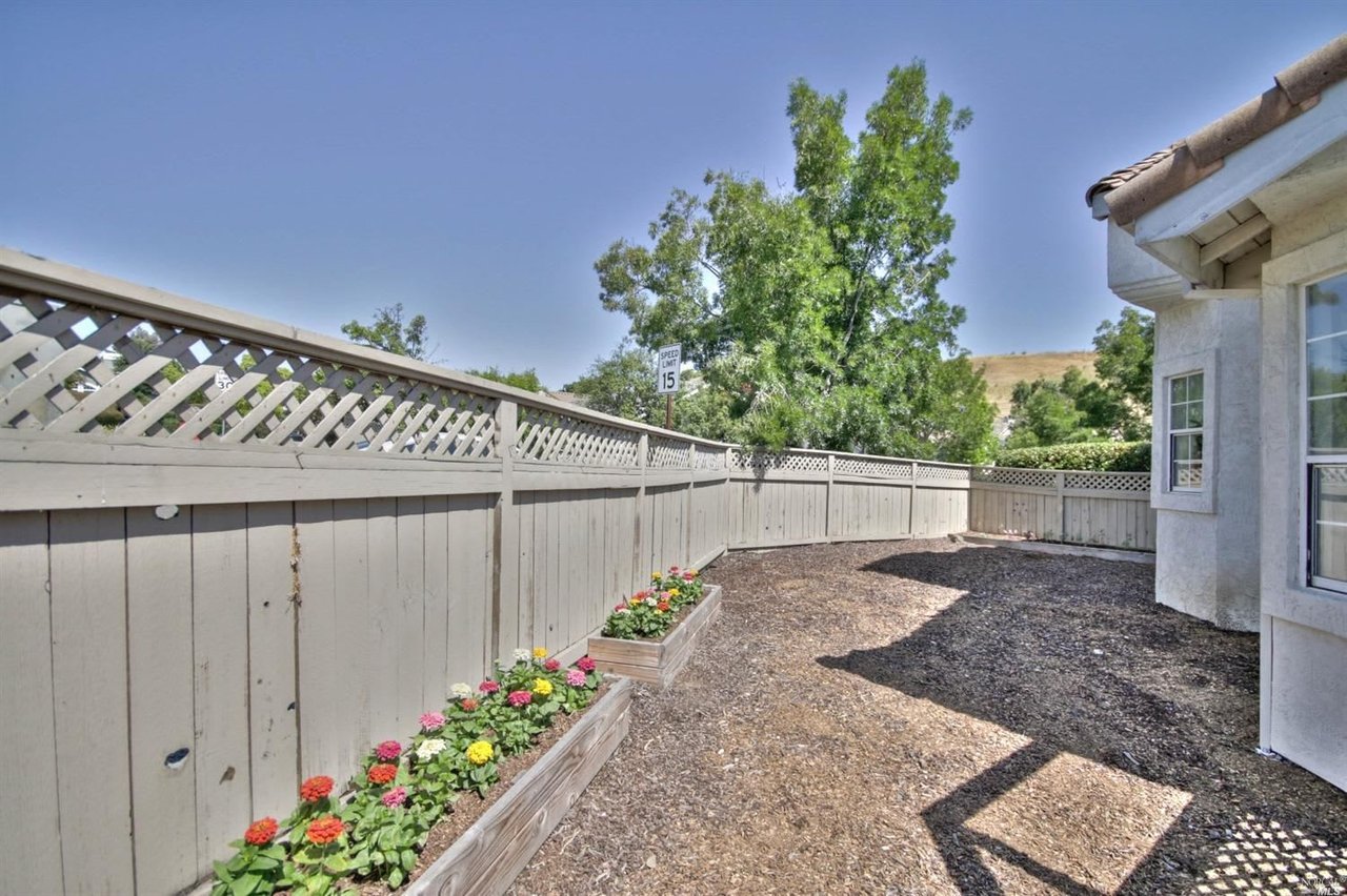 80 Windsor Ln