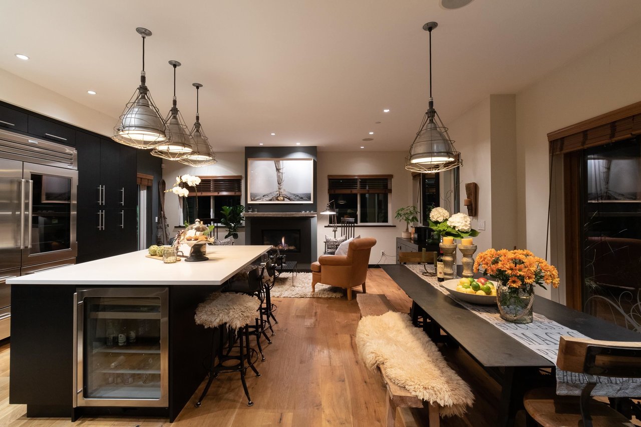 215 W 17th St