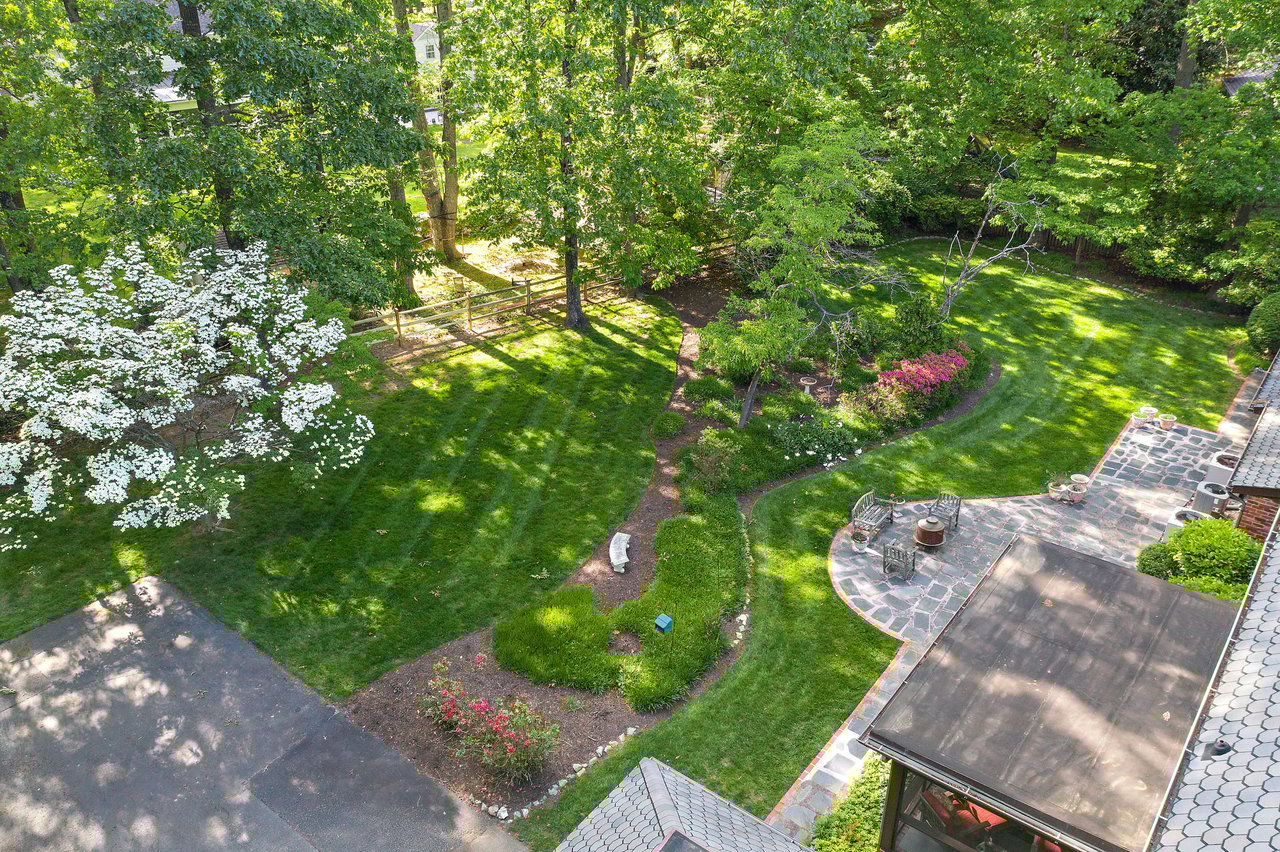 2910 W Brigstock Road