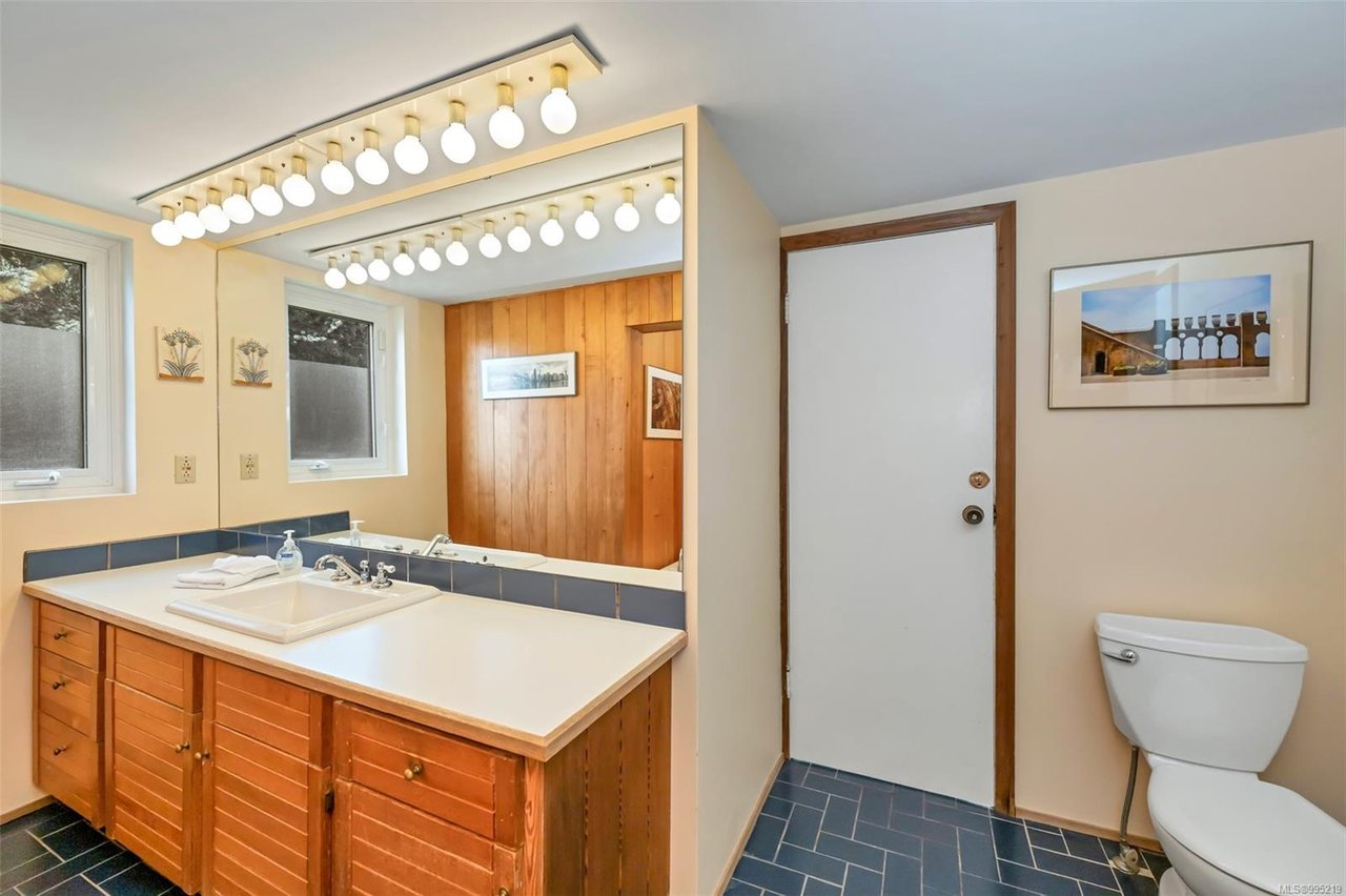 36 Tovey Cres, View Royal