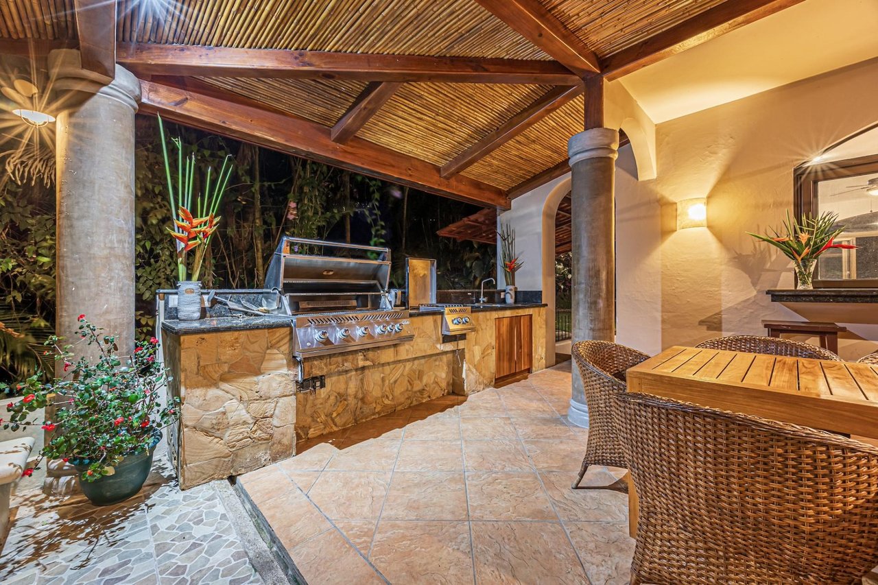 Colonial Oceanfront Rental Estate, Dominical, Puntarenas