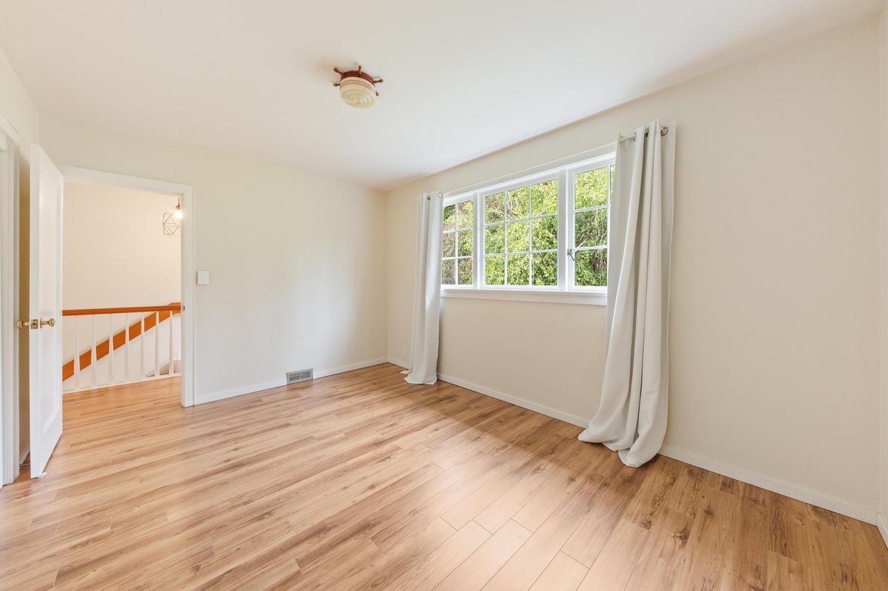 2050 Westdean Cres Cres