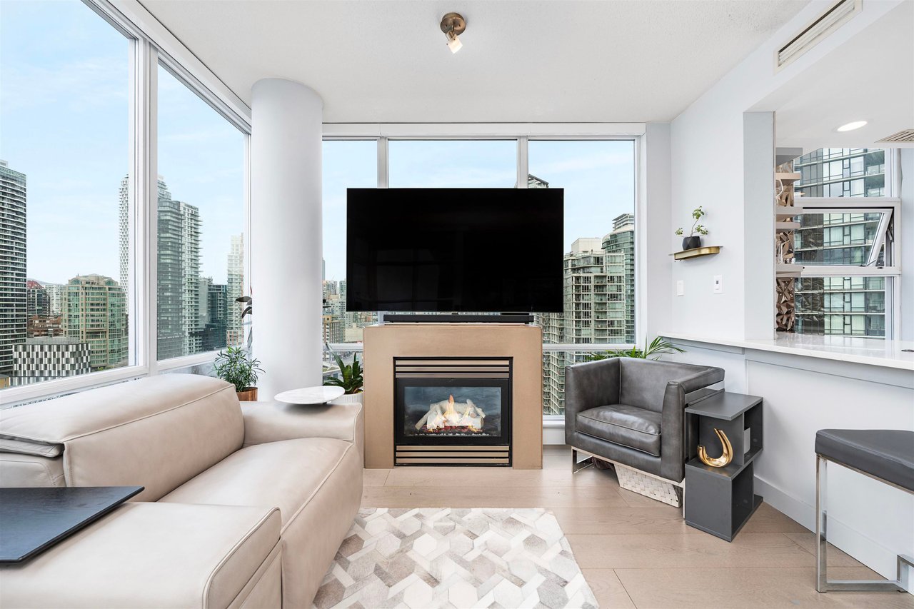 2205-638 Beach Cres