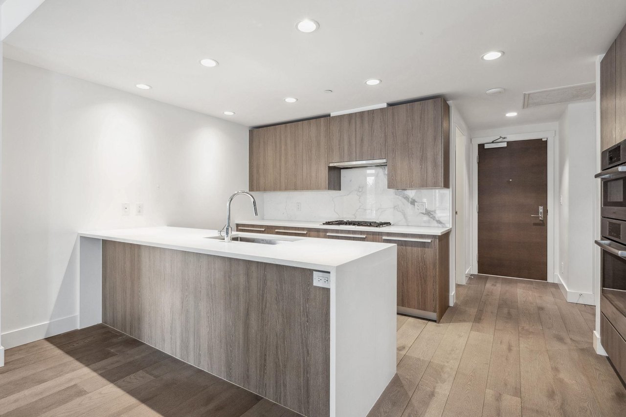 304-2780 Valley Centre Ave
