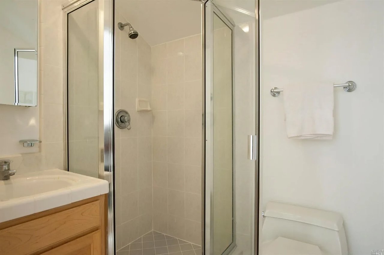 21 Baywood Ct